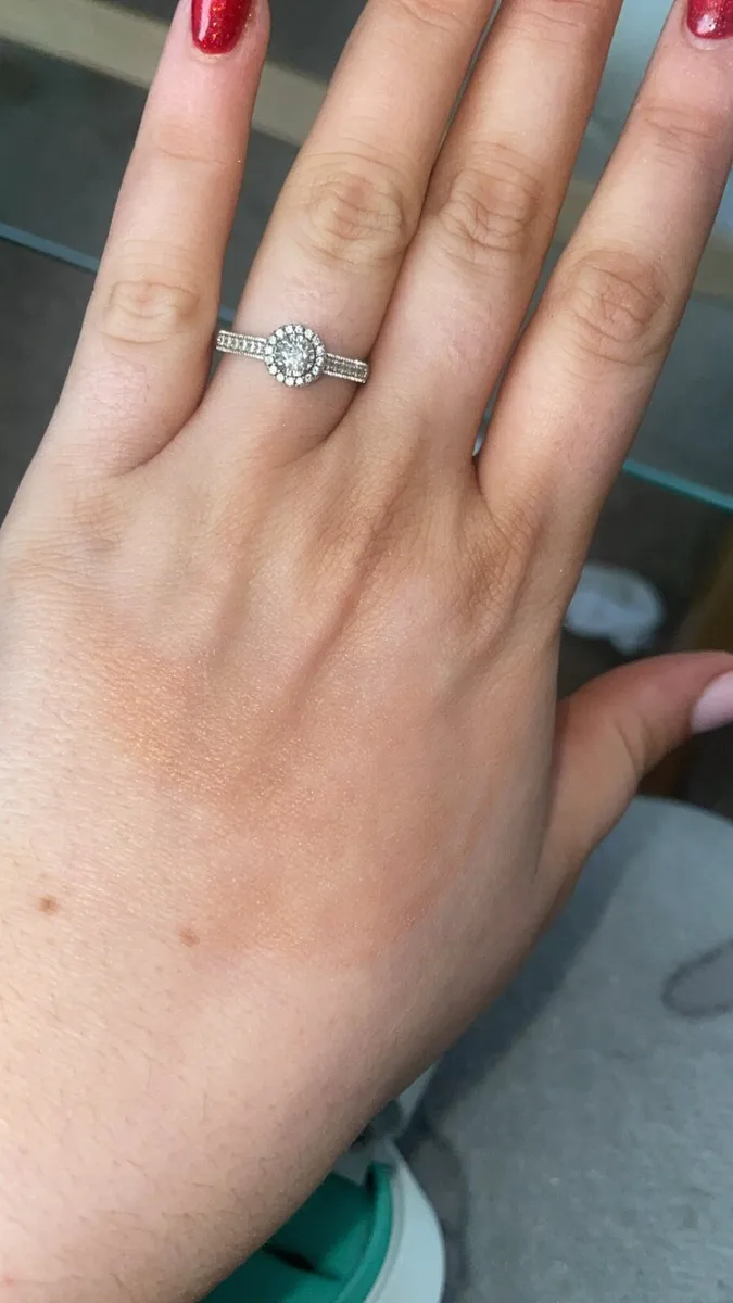 9ct White Gold Engagement Ring - Image 3