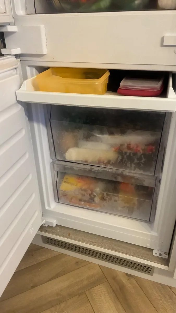 Integrated Hotpoint Fridge Freezer - Image 4