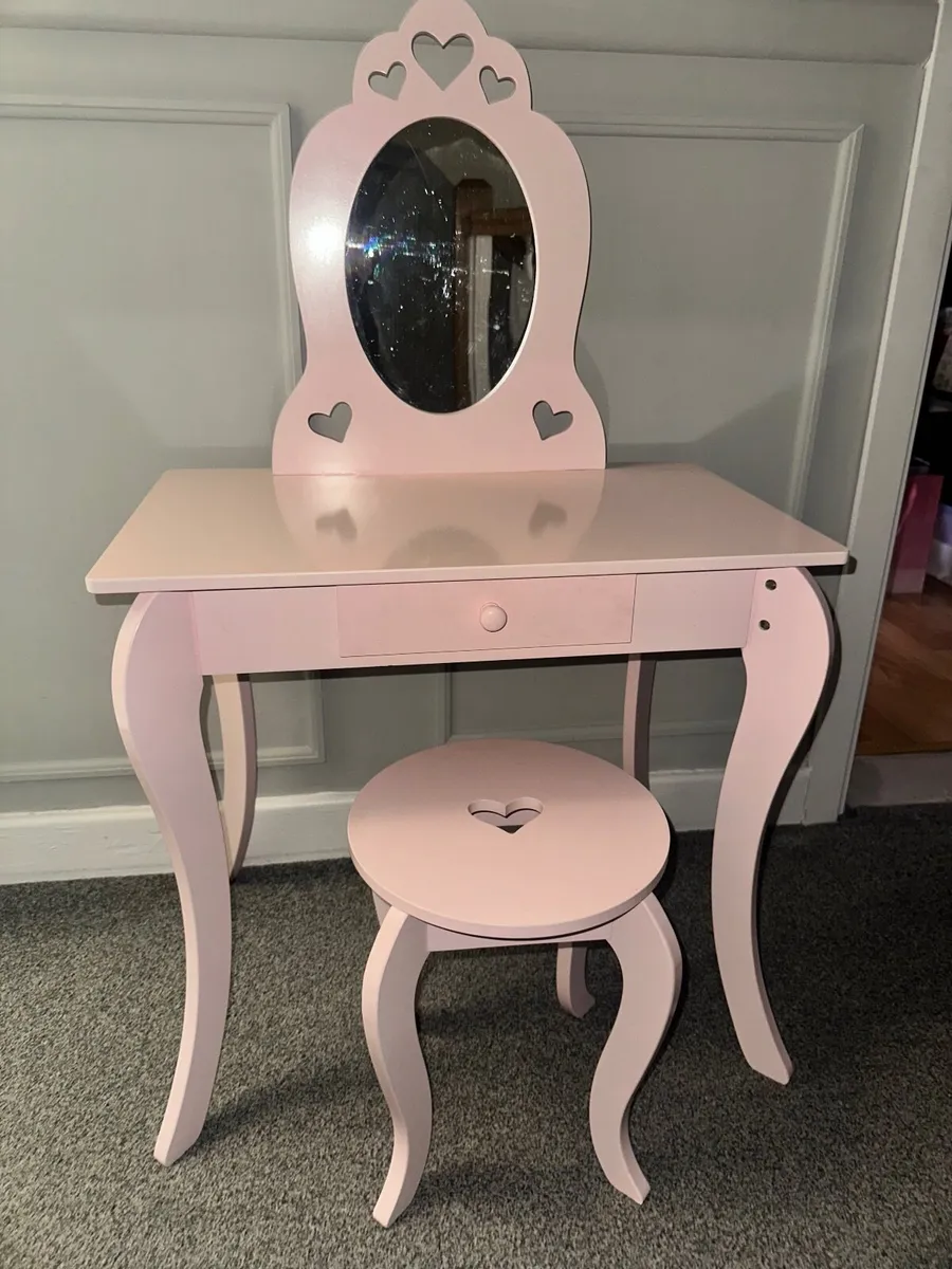 Girls dressing / vanity table