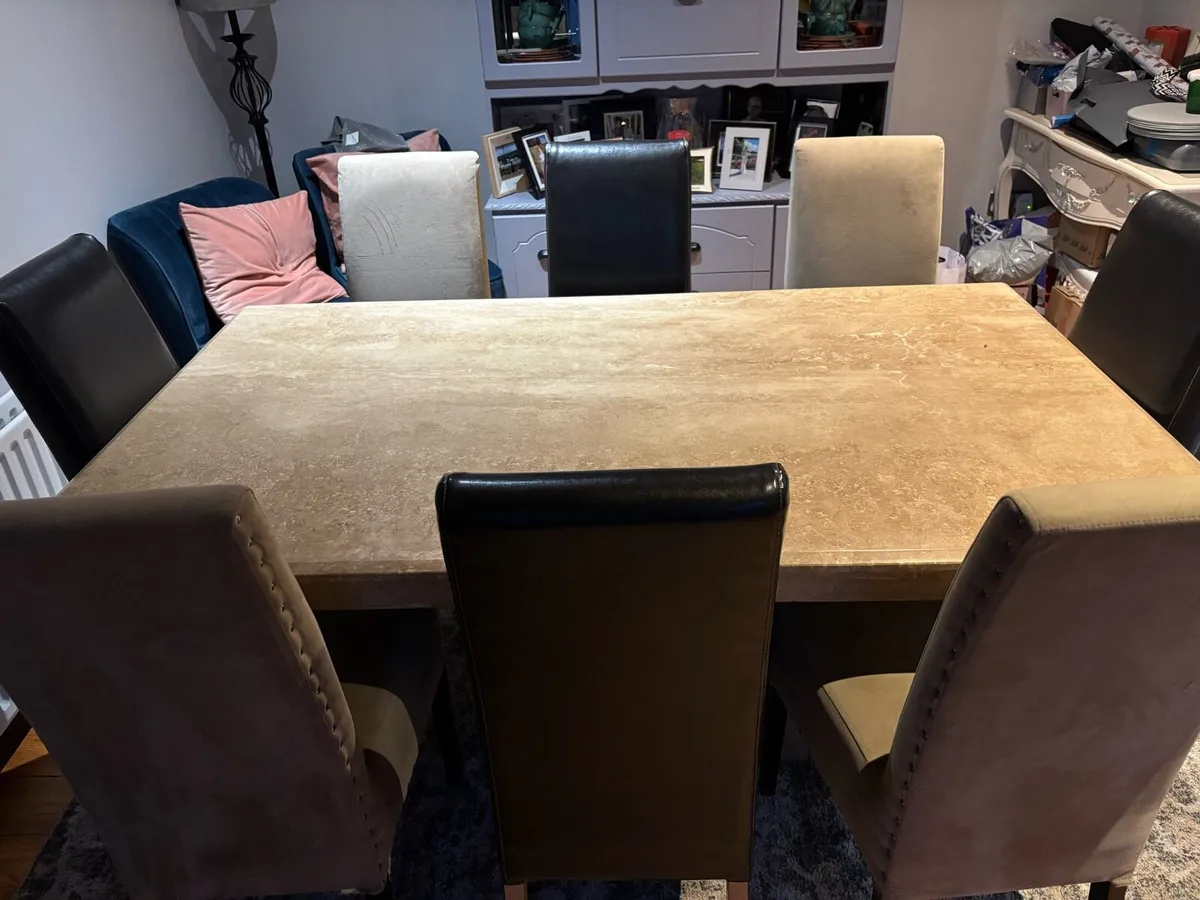 Marble table and chairs - Image 2