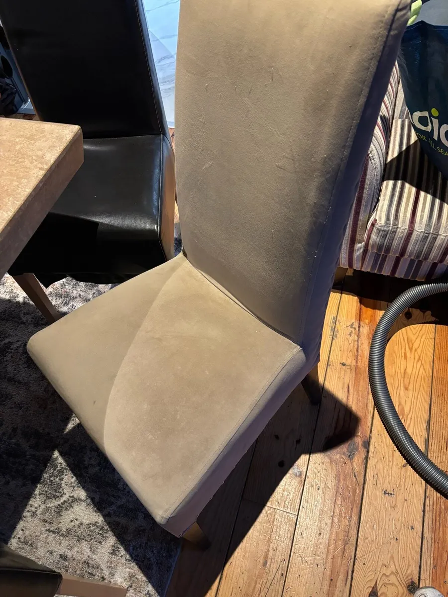 Marble table and chairs - Image 3