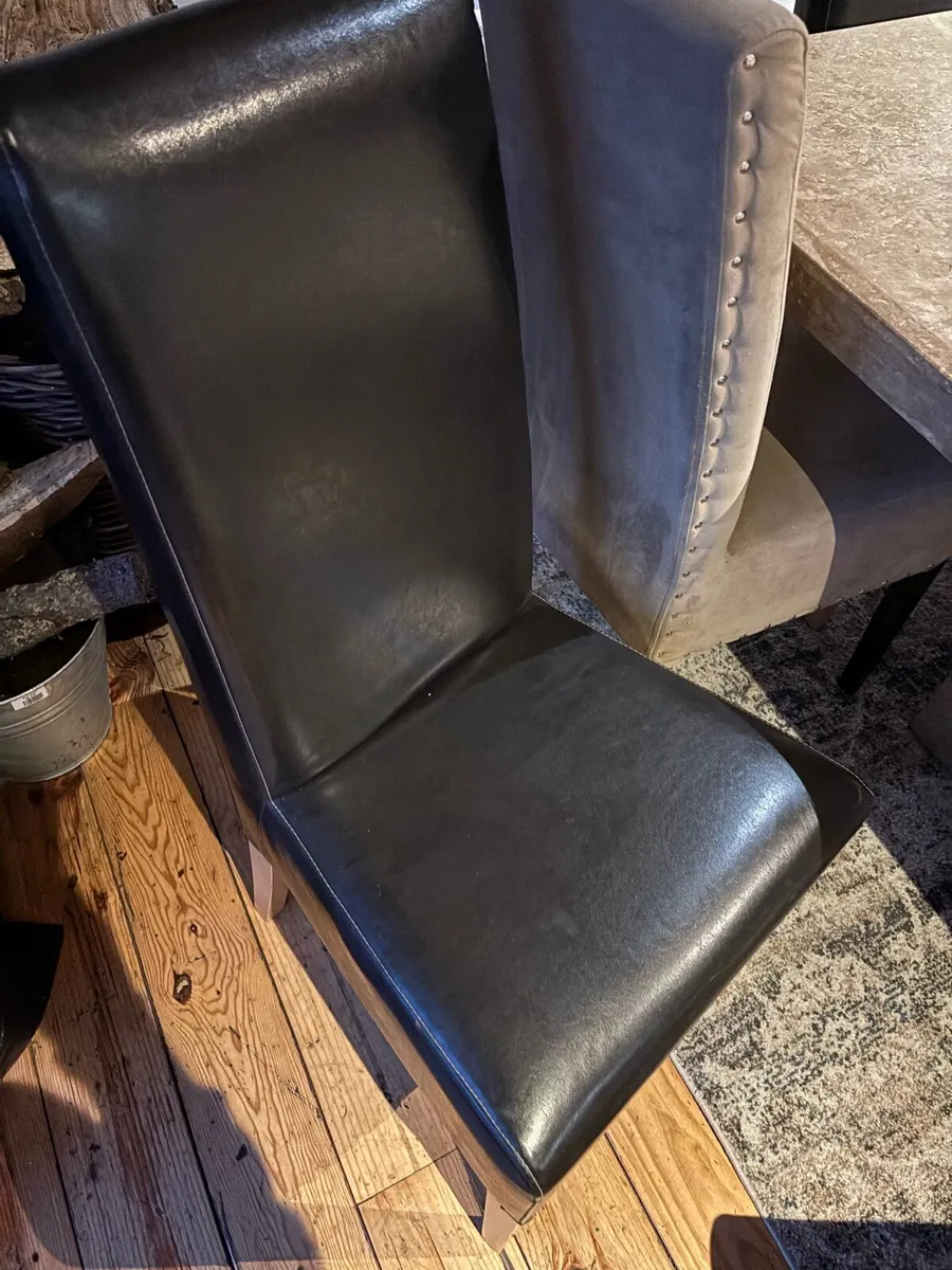 Marble table and chairs - Image 4