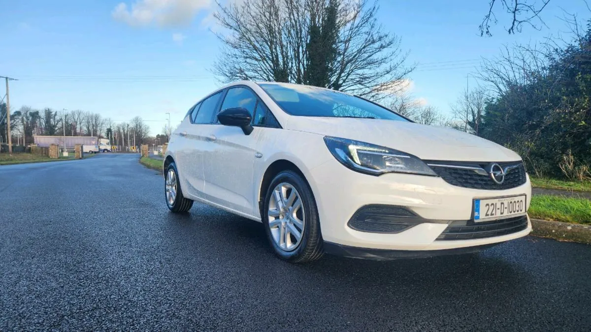 2022 Opel Astra Sport Van - Image 2