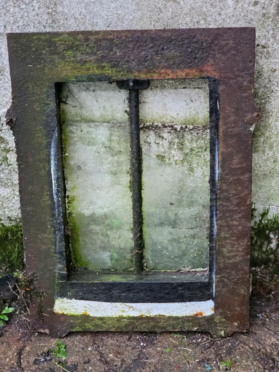 Natural slate, Terracotta ridge tiles Blue Bangor - Image 3