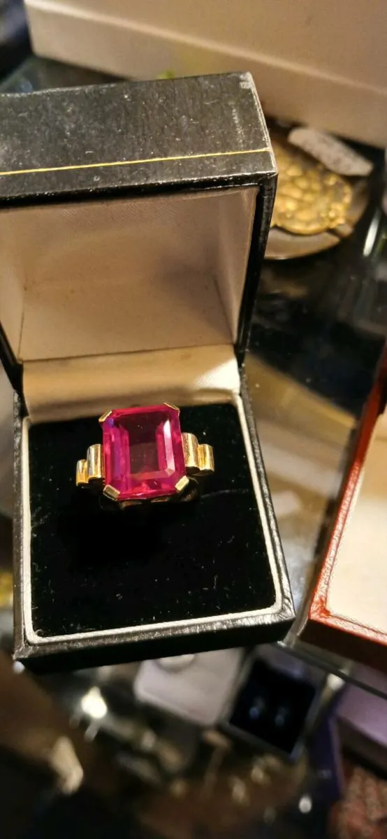 Large ruby 9ct ring - Image 2
