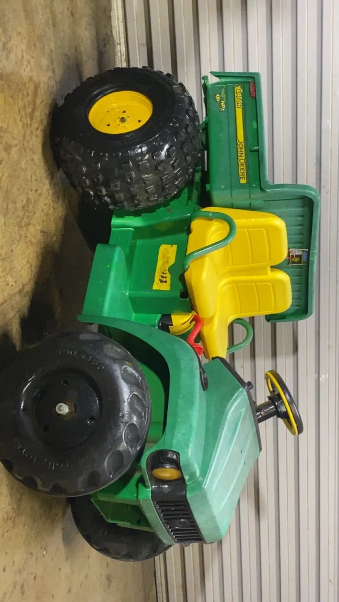 John Deere electric gator - Image 1