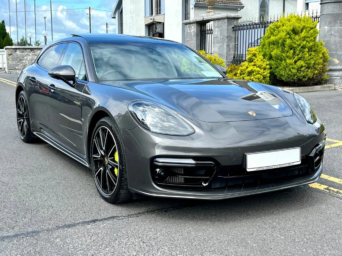 2018 Panamera 4 E-Hybrid Sport Turismo - Loaded! - Image 2