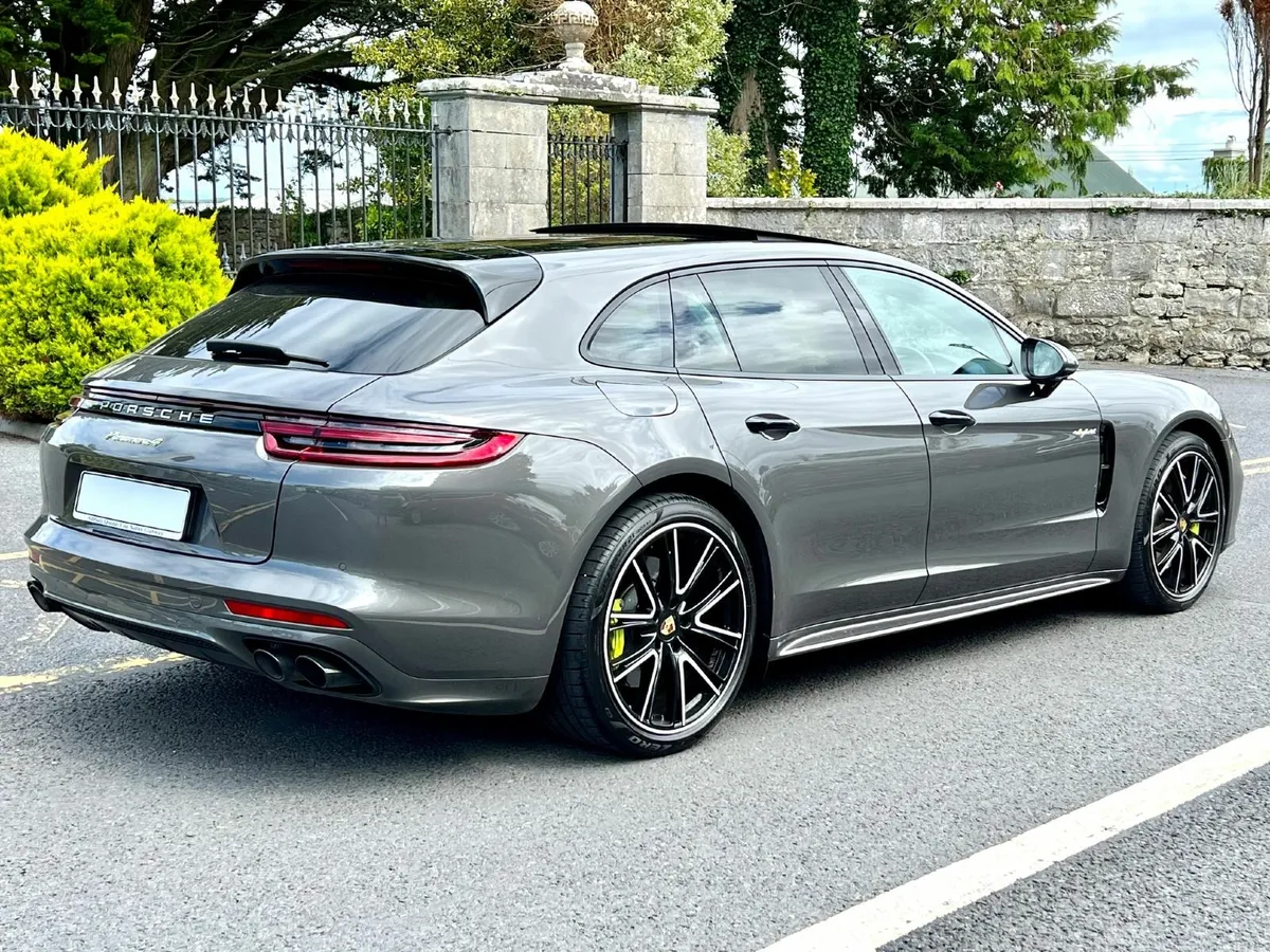 2018 Panamera 4 E-Hybrid Sport Turismo - Loaded! - Image 4