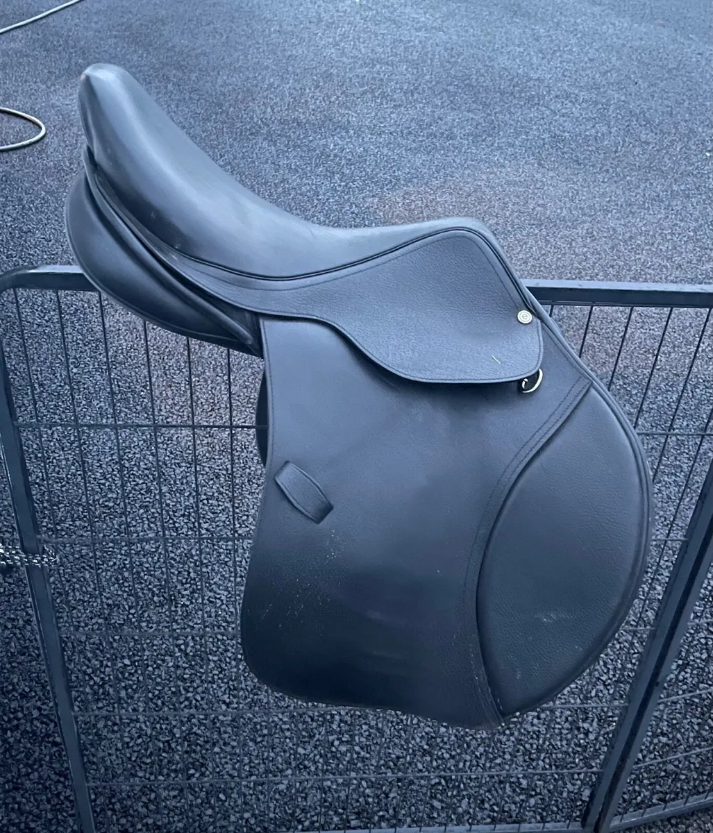 17 inch saddle - Image 1