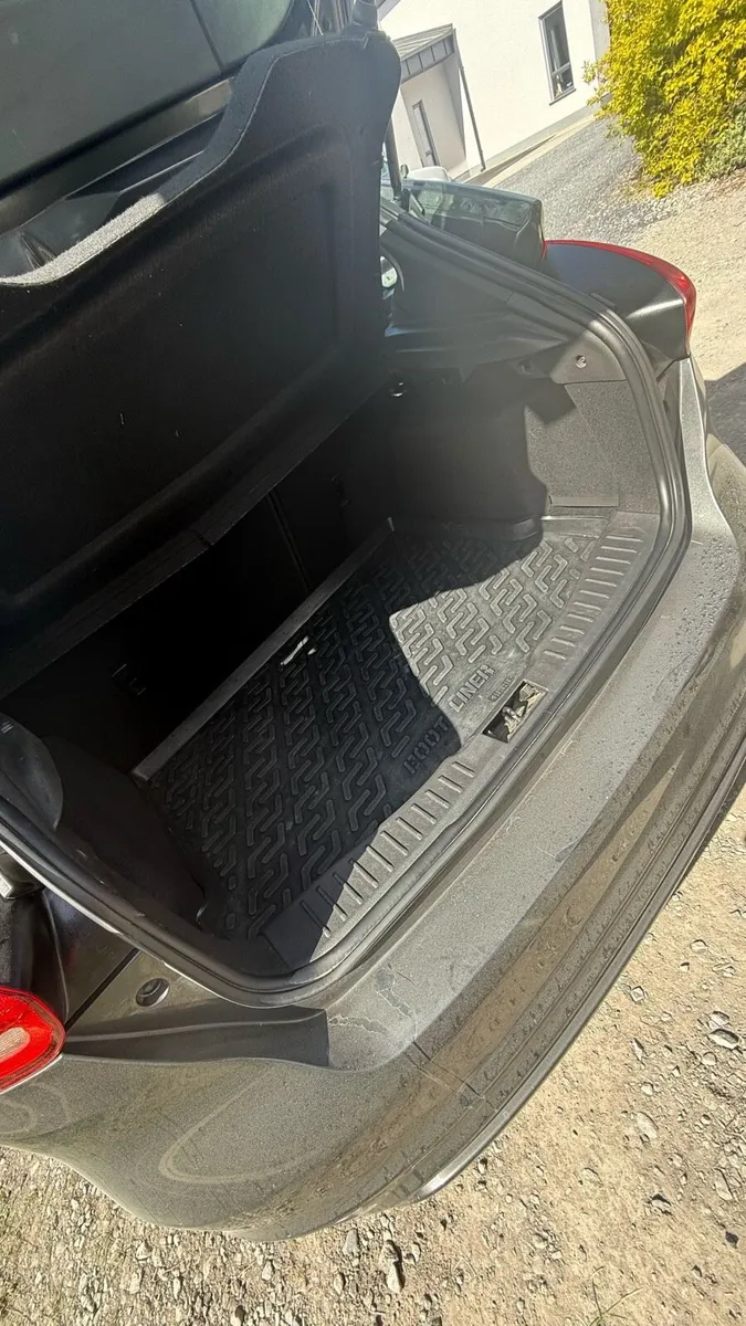 2018 Ford Focus ST Line - Image 3