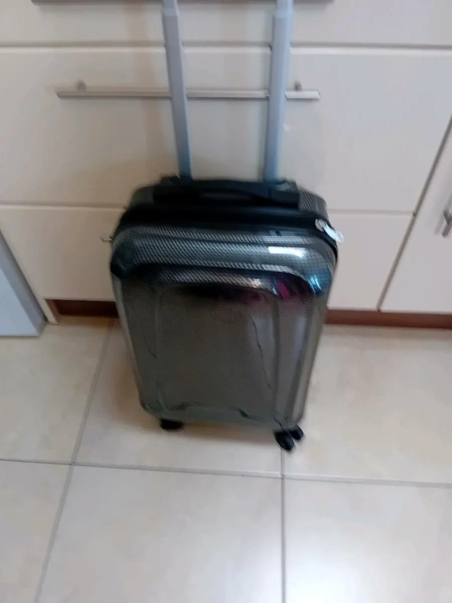 3 MATCHING SUITCASES LARGE SIZE NEW - Image 3