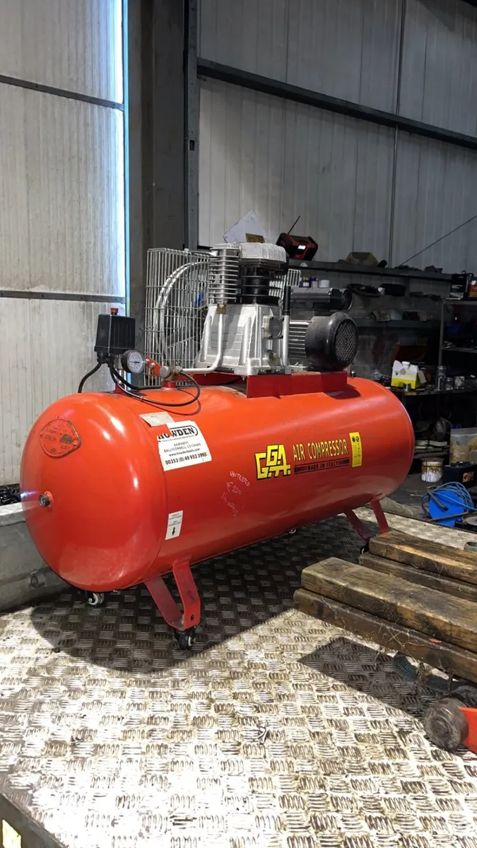 200 ltr single phase compressor as new - Image 1
