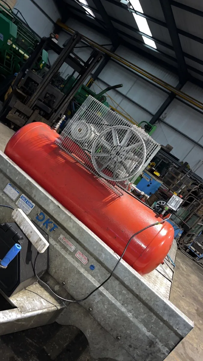 200 ltr single phase compressor as new - Image 2