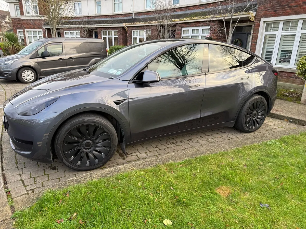 Tesla Model Y Premium RWD Std Range - Image 2