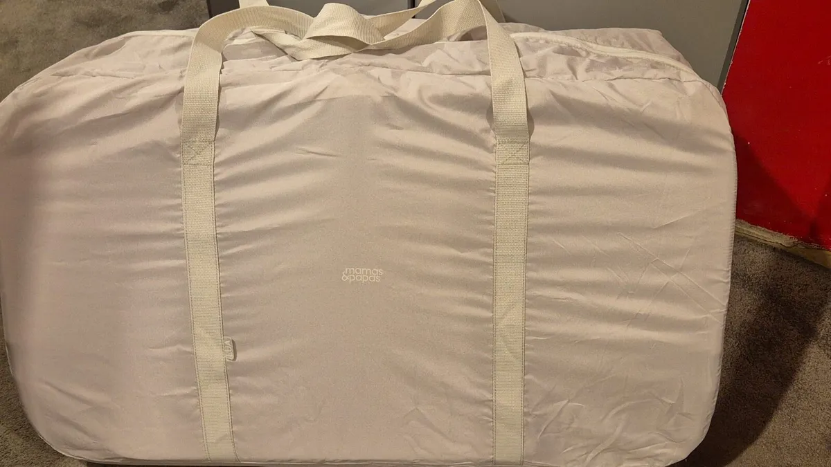 Co-sleeper Mamas and Papas Lua Next to me - Image 3