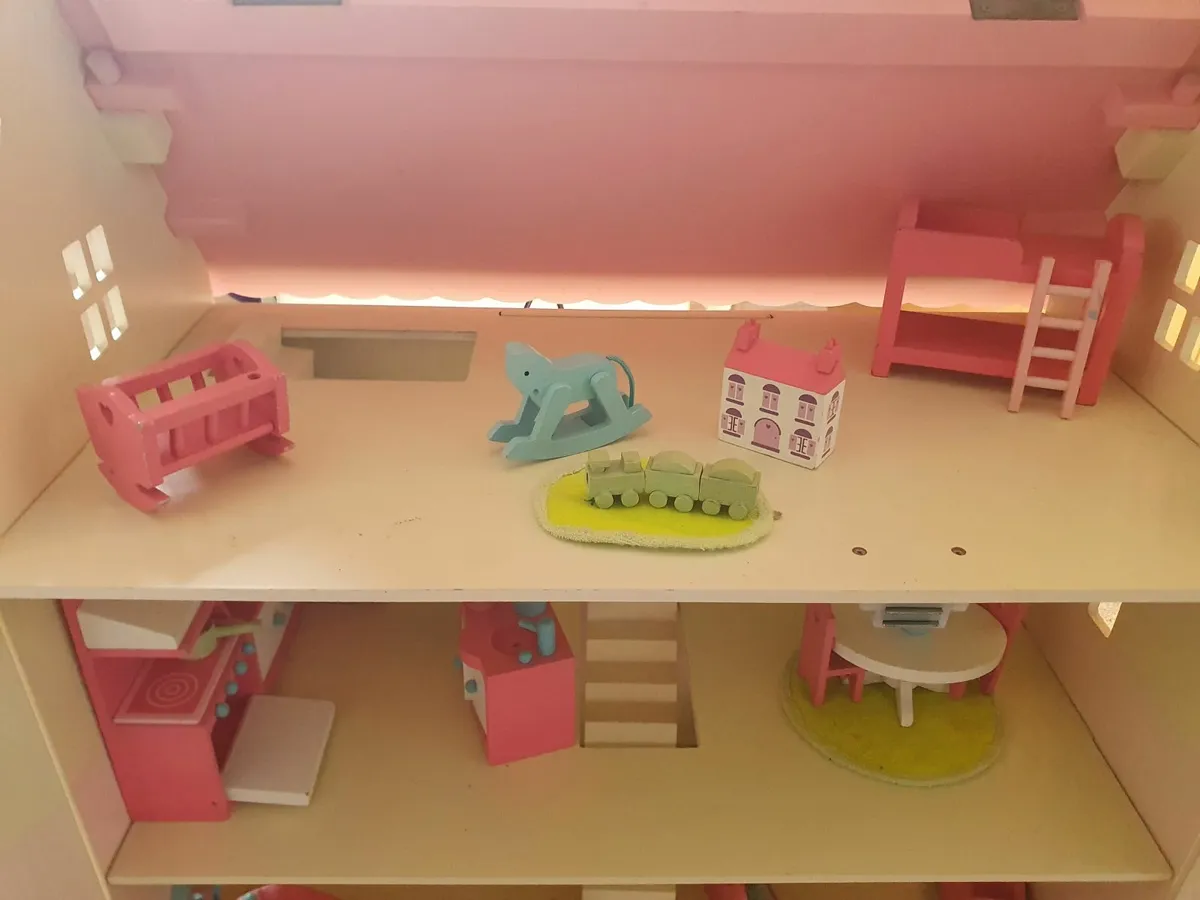 Dolls house - Image 3