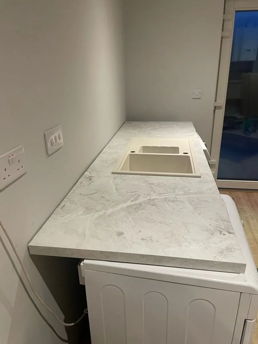 Intermezzo 70 sink (unused) with 2.15m countertop and 2 base units - Image 3