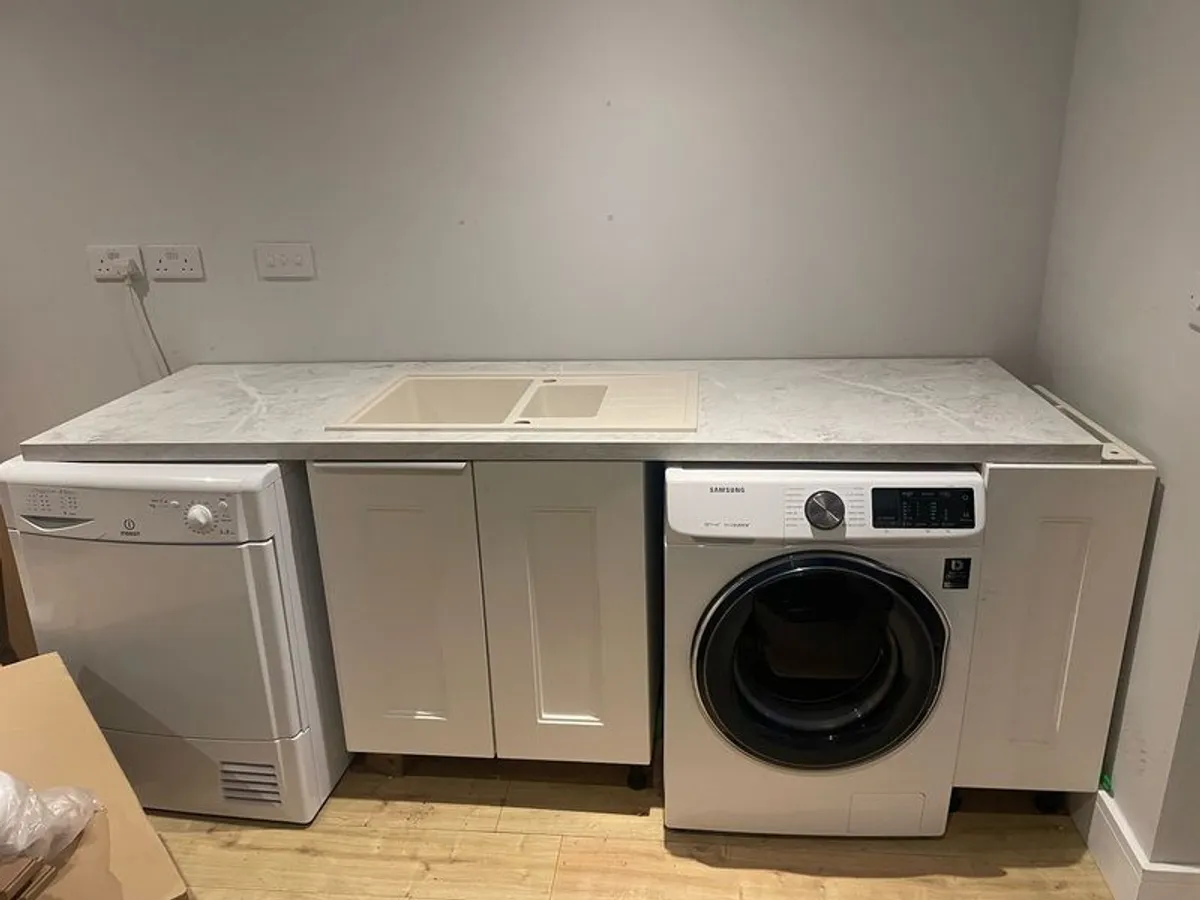 Intermezzo 70 sink (unused) with 2.15m countertop and 2 base units - Image 4