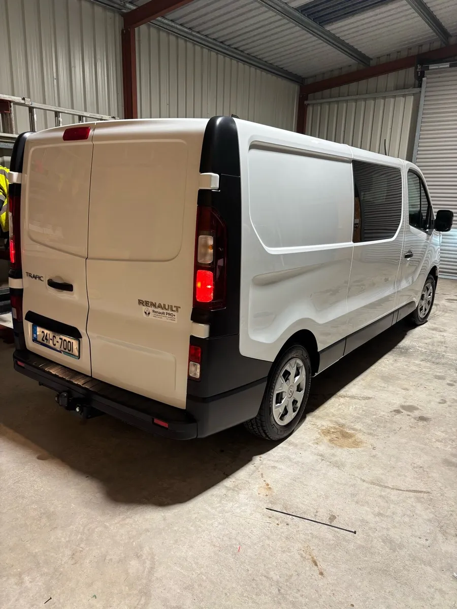 Crewcab Renault Traffic - Image 3