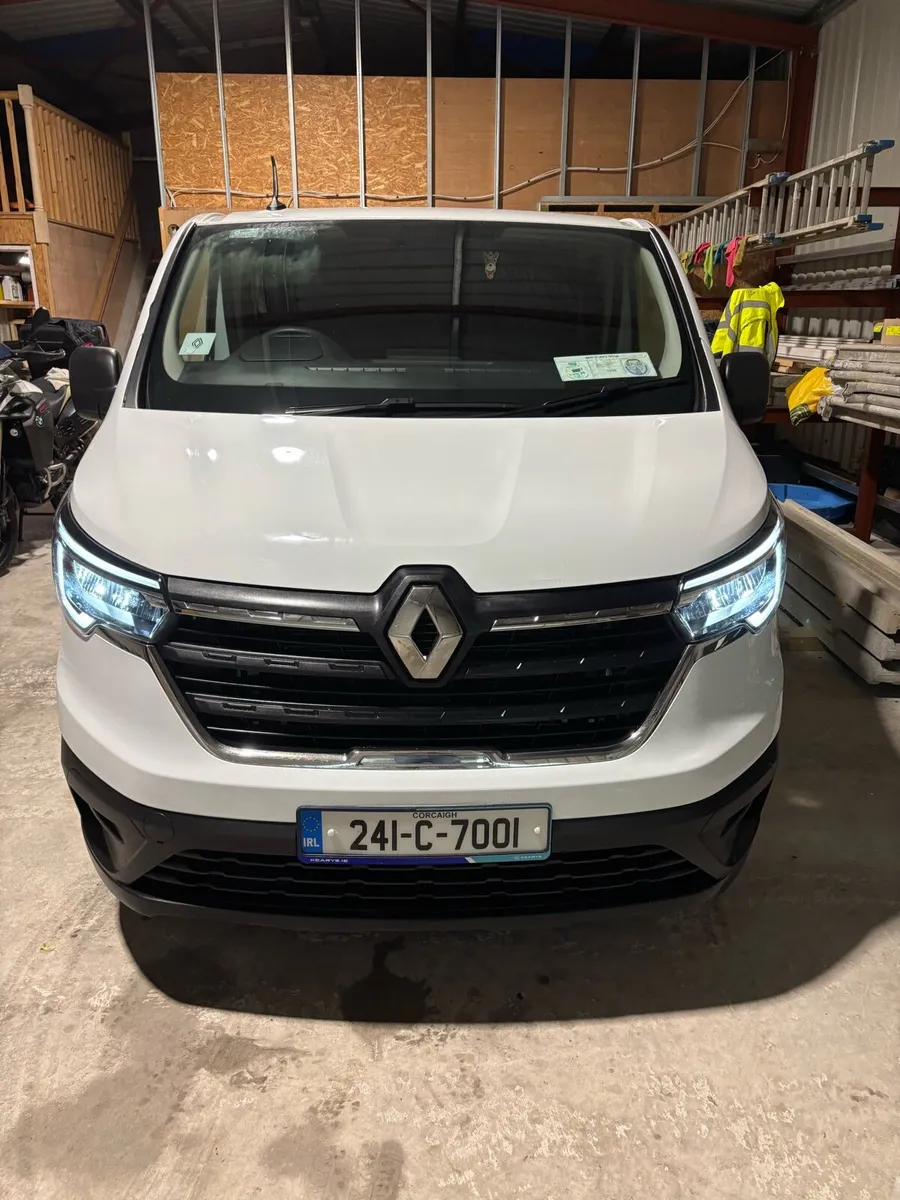 Crewcab Renault Traffic - Image 4