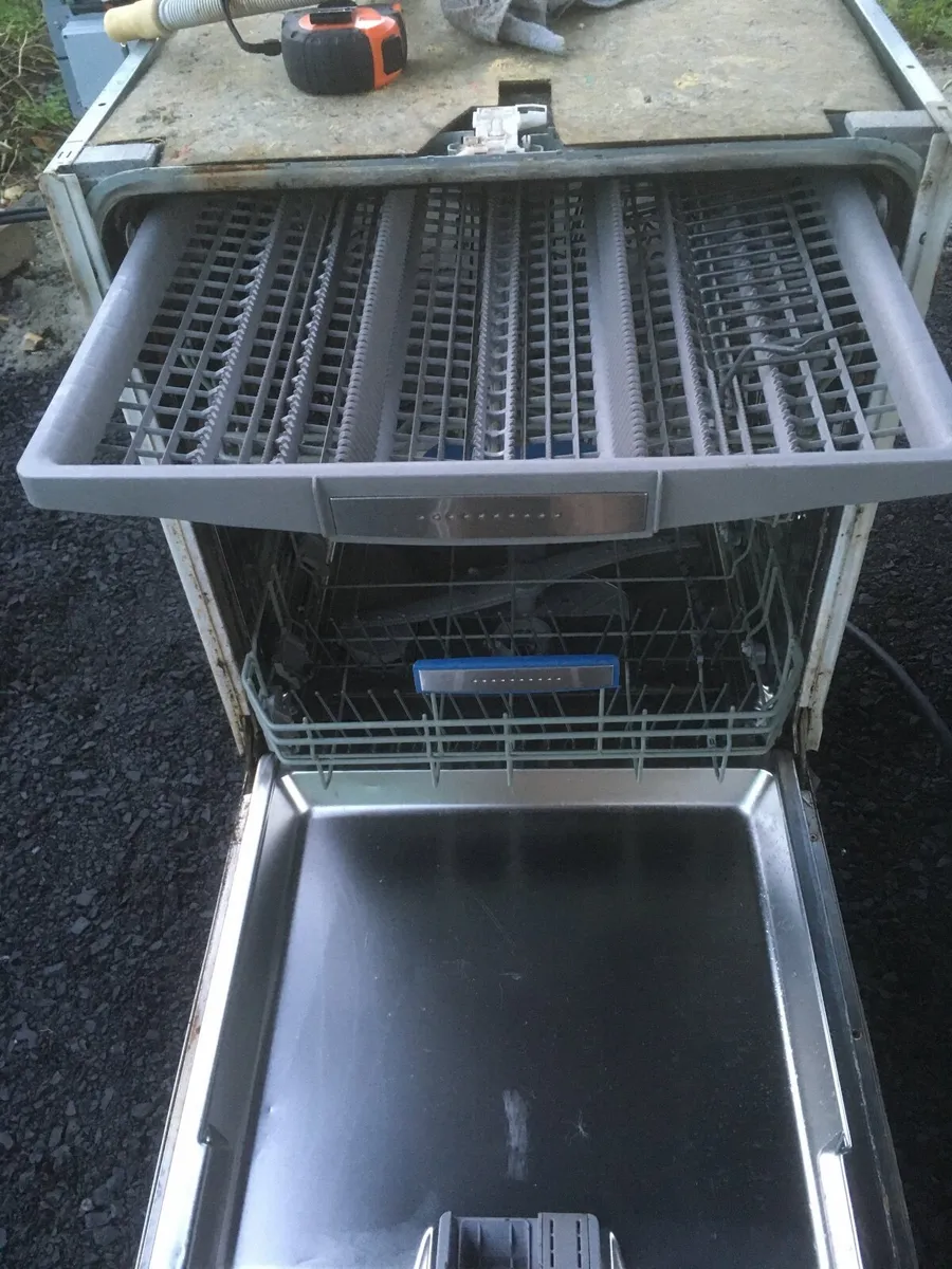 Bosch Integrated Dishwasher - Image 3