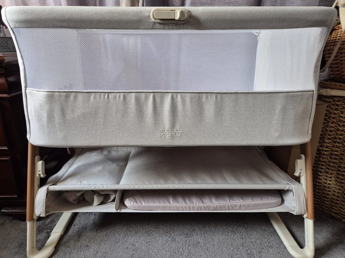 Co-sleeper Mamas and Papas Lua Next to me - Image 2