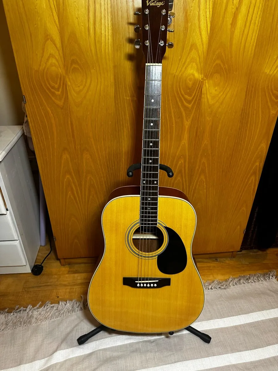 ‘Vintage ‘ acoustic Guitar E400 - Image 2
