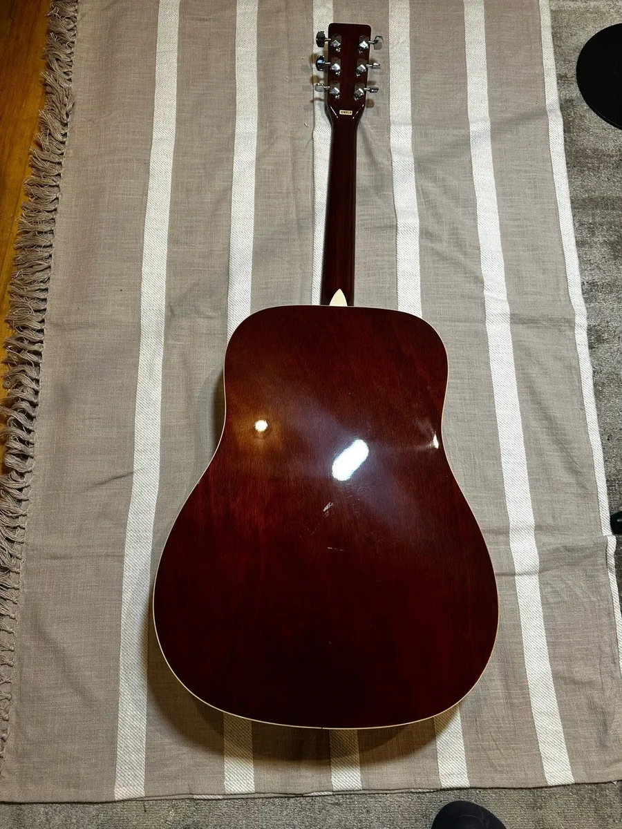 ‘Vintage ‘ acoustic Guitar E400 - Image 3