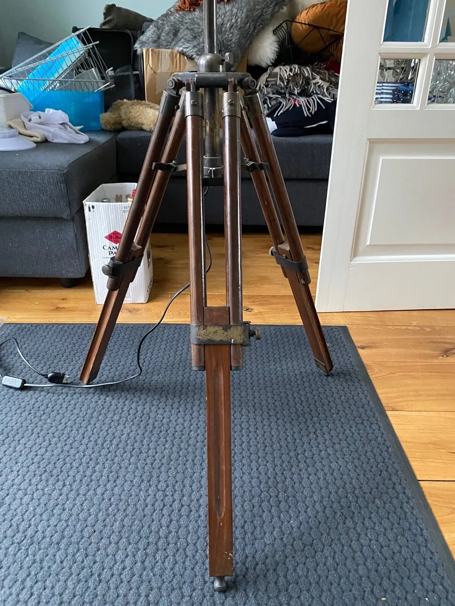 Classic tripod lamp - Image 4