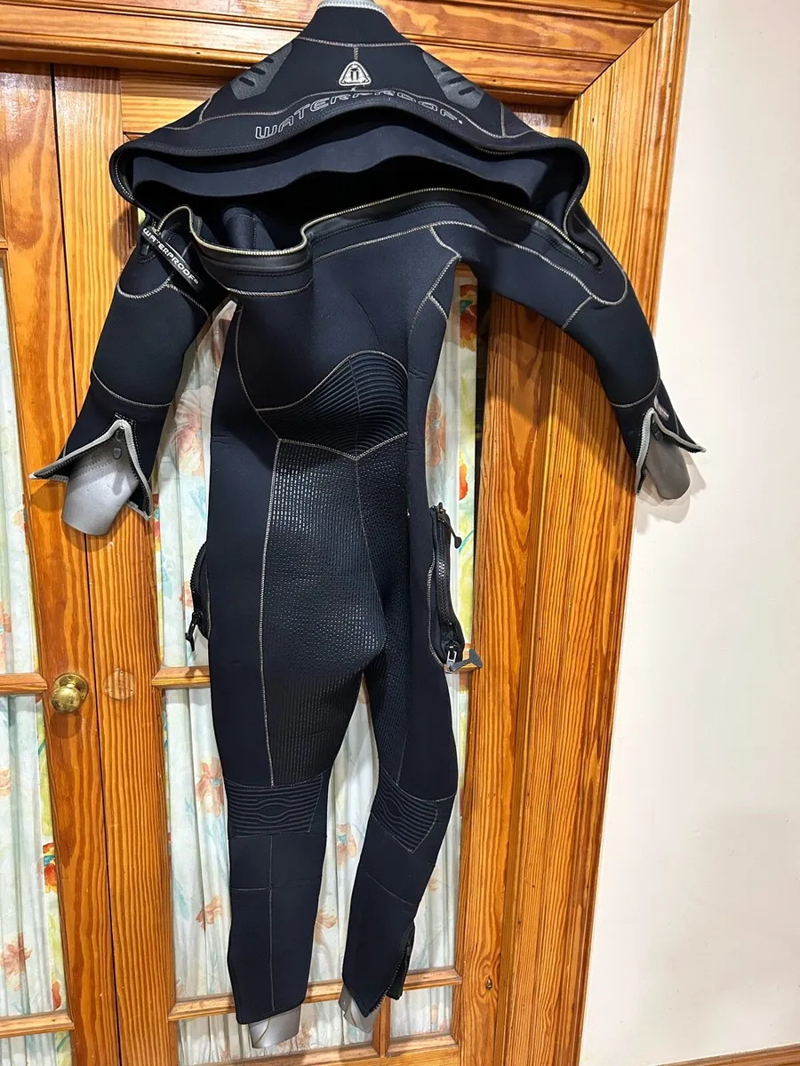 Semidry 7 mm , women’s size 18 , hardly used - Image 2