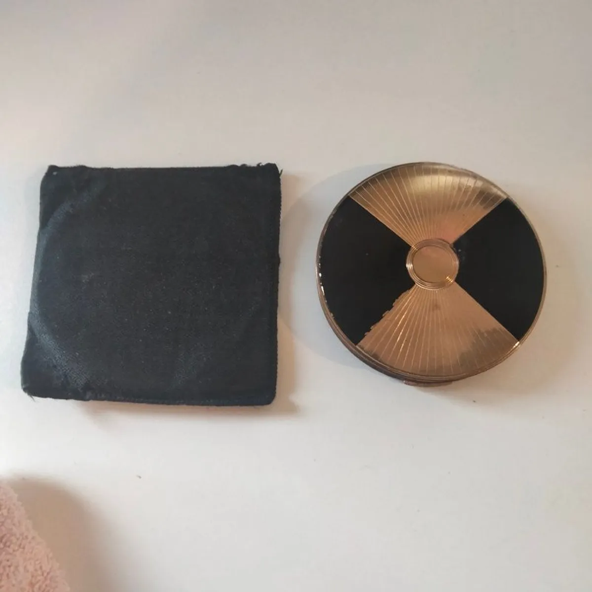 Stratton Vintage Compact - Image 1