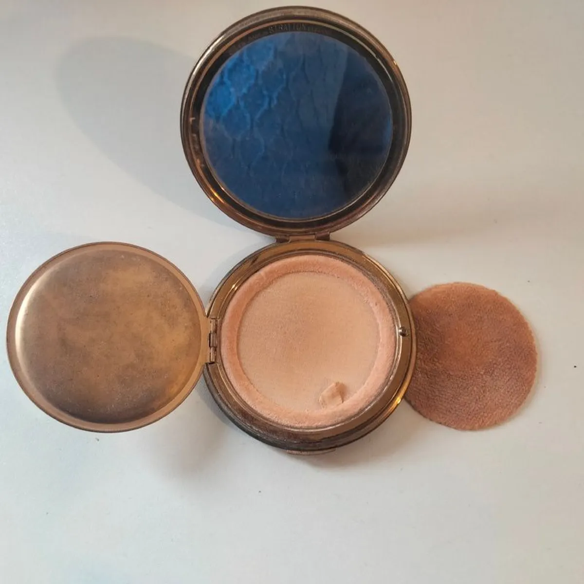 Stratton Vintage Compact - Image 3