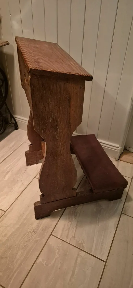 Prayer kneelers. - Image 3