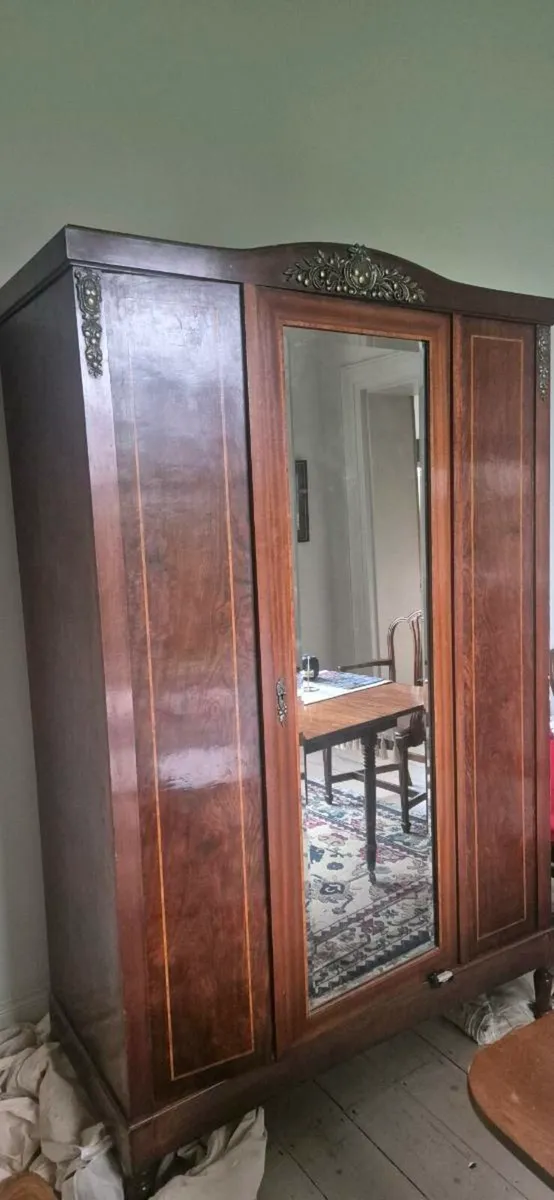 Beautiful antique Mahogony wardrobe - Image 1