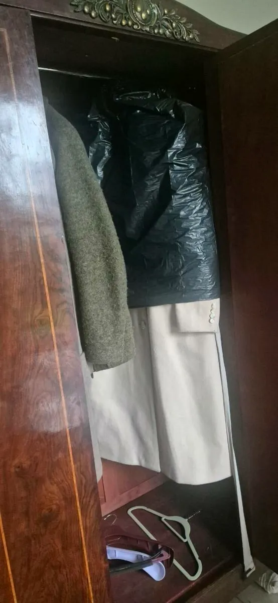 Beautiful antique Mahogony wardrobe - Image 2