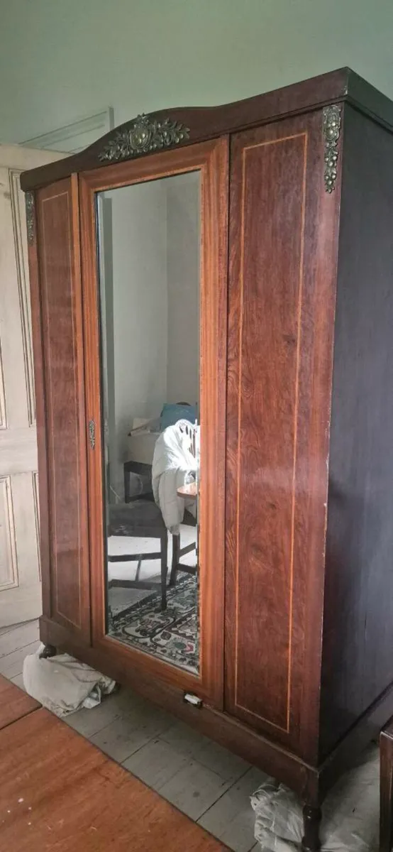 Beautiful antique Mahogony wardrobe - Image 3
