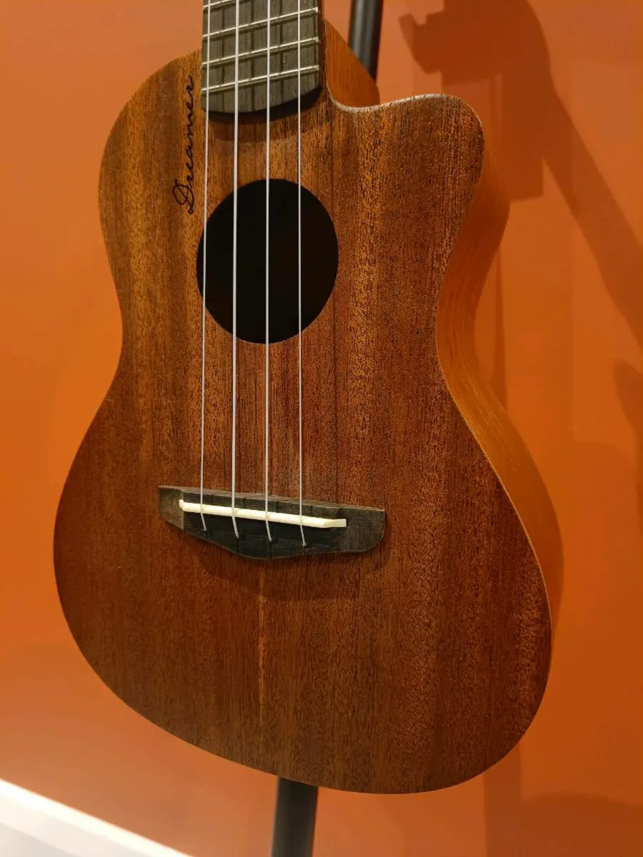 Ukulele Concert - Mahogany - Accessories Included! - Image 3