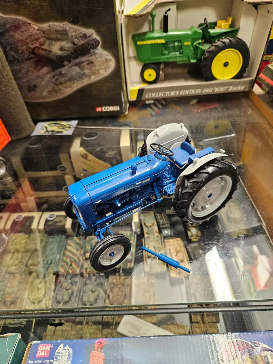 Britain's Universal Hobbies Fordson Supermajor 1:1 - Image 3