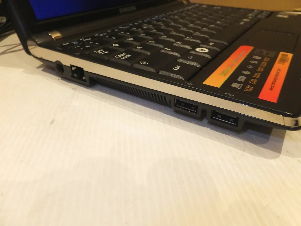 Samsung NC10 mini laptop - Image 4
