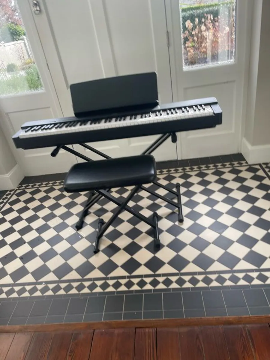 Piano Yamaha P-225 - Image 1