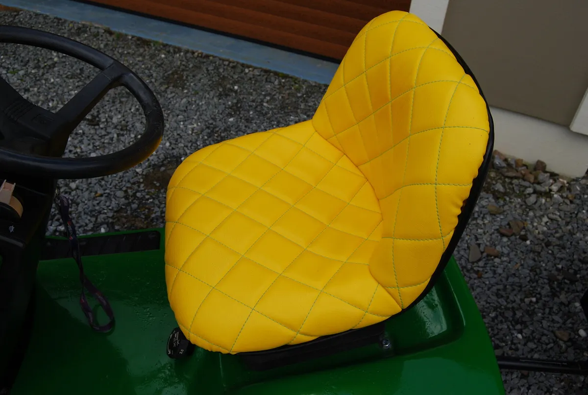 John Deere ride on with tipping trailer - Image 3