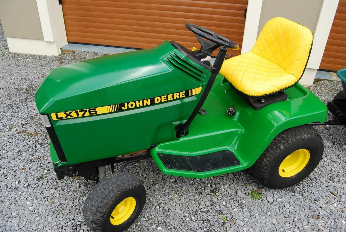 JOHN DEERE Ride on Tractor with a Trailer - Image 4