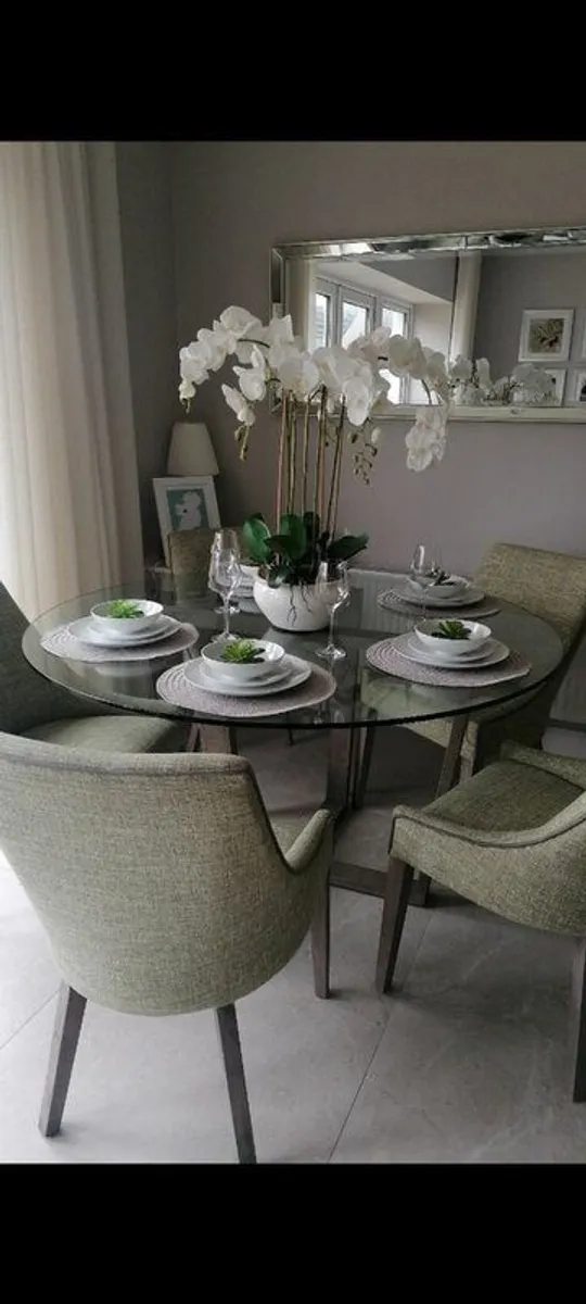 Round Glass Table - Quick Sale Must Be Collected