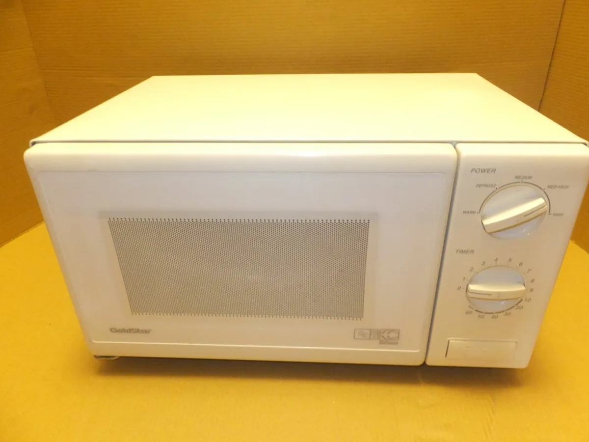 GoldStar Microwave - Image 1