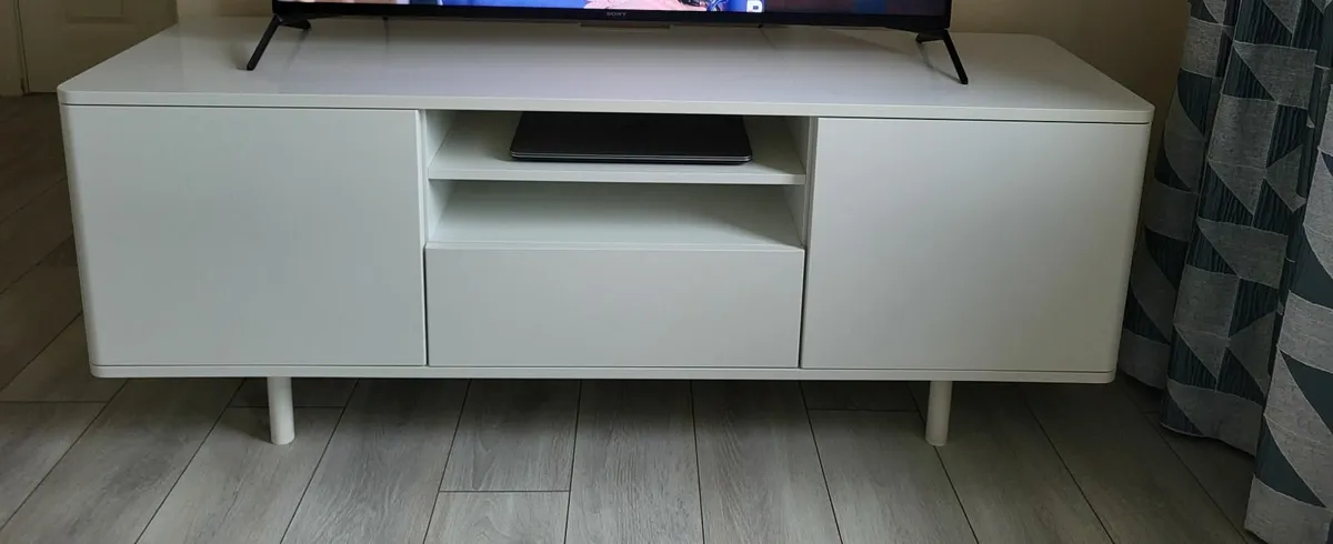 Tv unit shelf