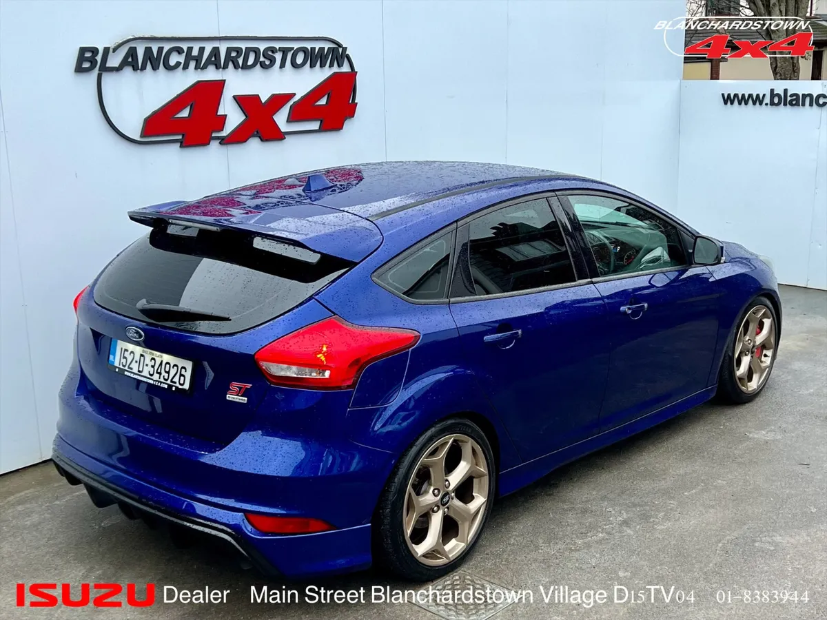 FORT FOCUS ST2 DEEP IMPACT BLUE 250hp - Image 2