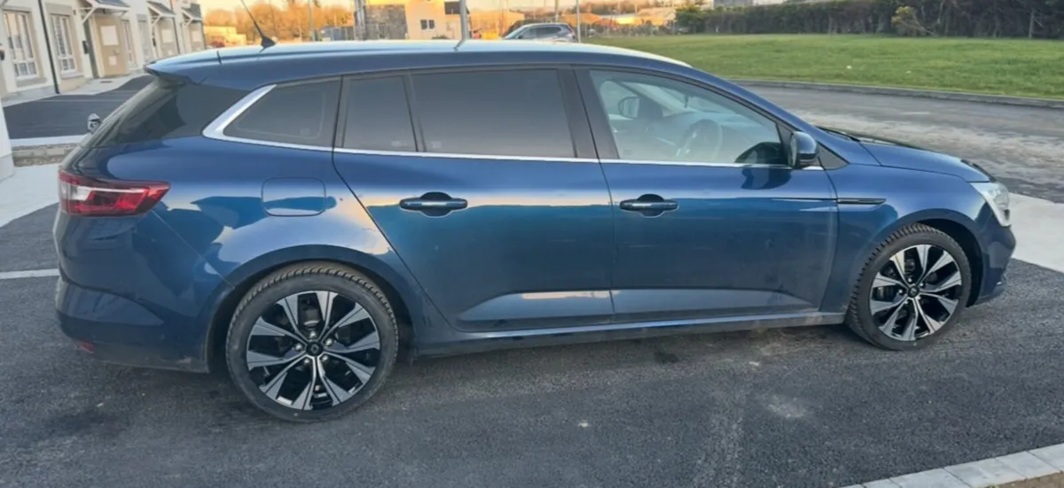 Renault Megane 2018 - Image 2
