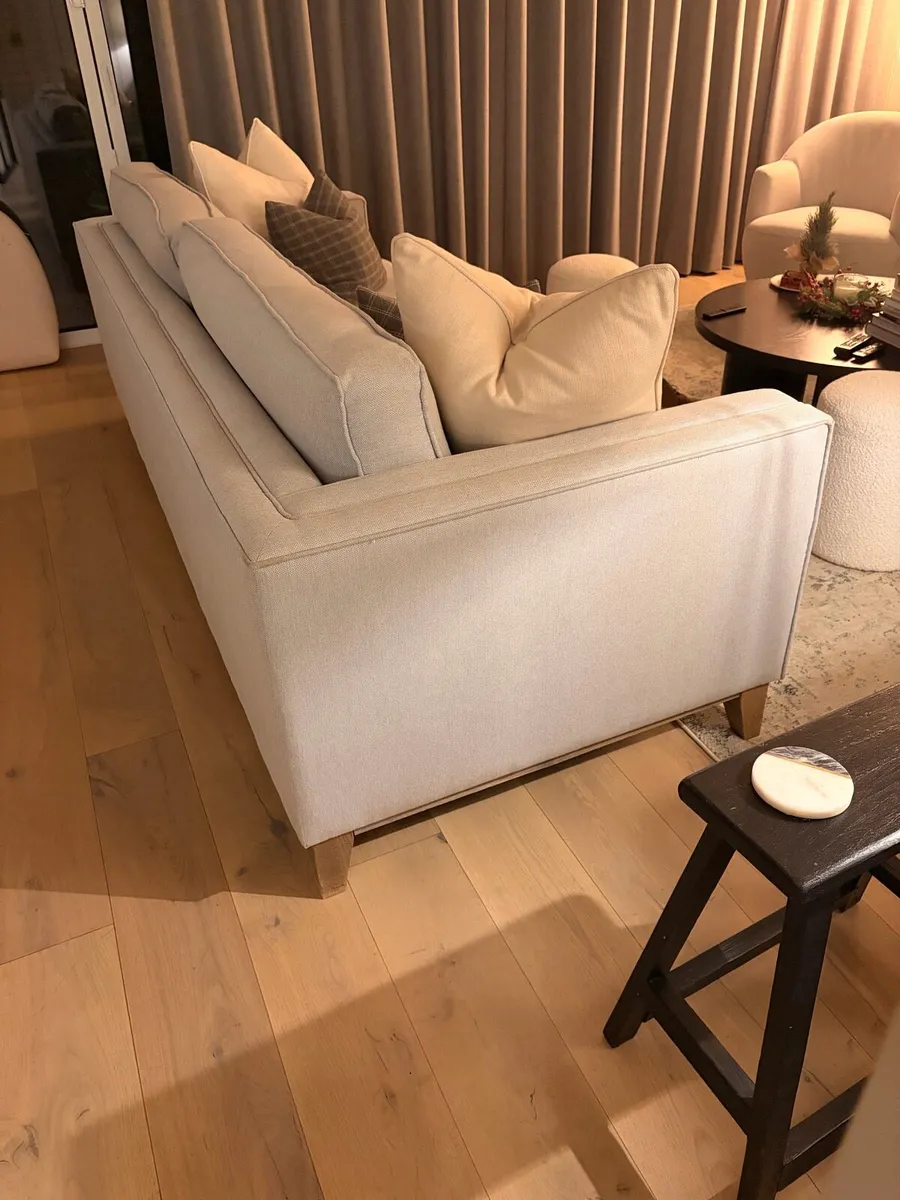 Ventura Luxury Sofa - Image 4