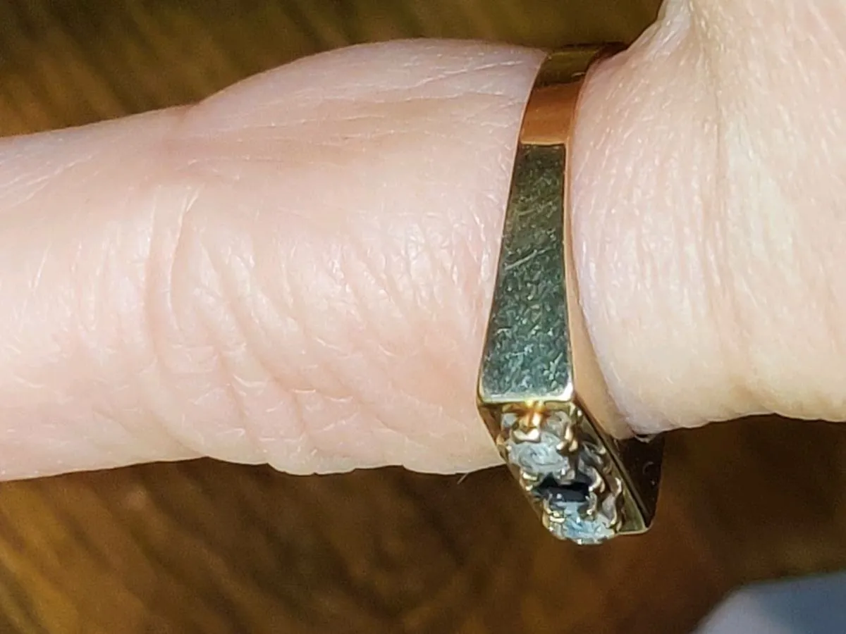 RARE SQUARE SAPPHIRES, 9CT Thick Gold Vintage Ring - Image 3