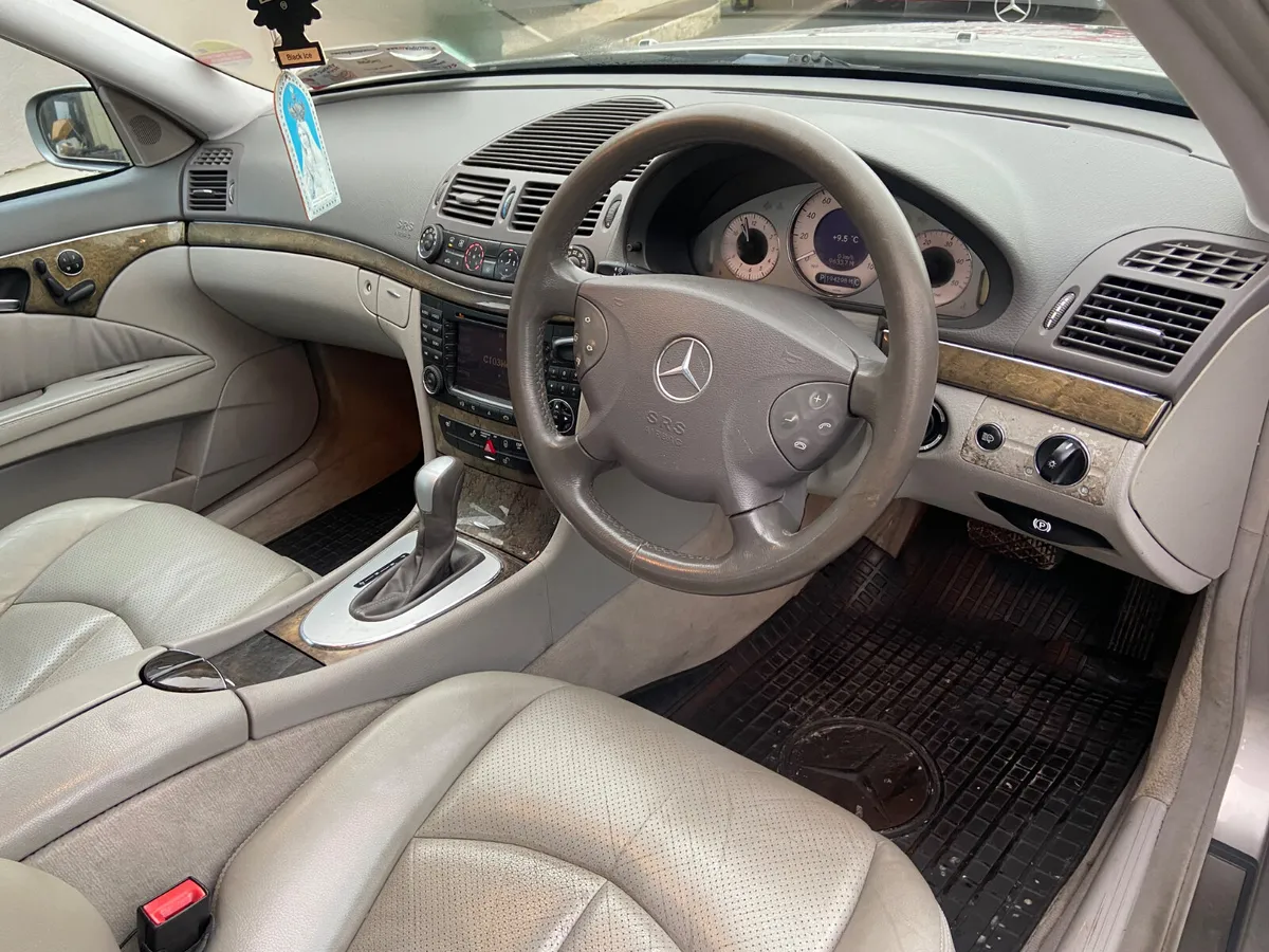 Mercedes-Benz E-Class 2004 - Image 2